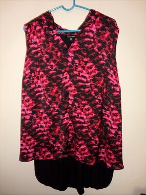 Ellen Tracy Black Blouse with Pink & Red Abstract Pattern